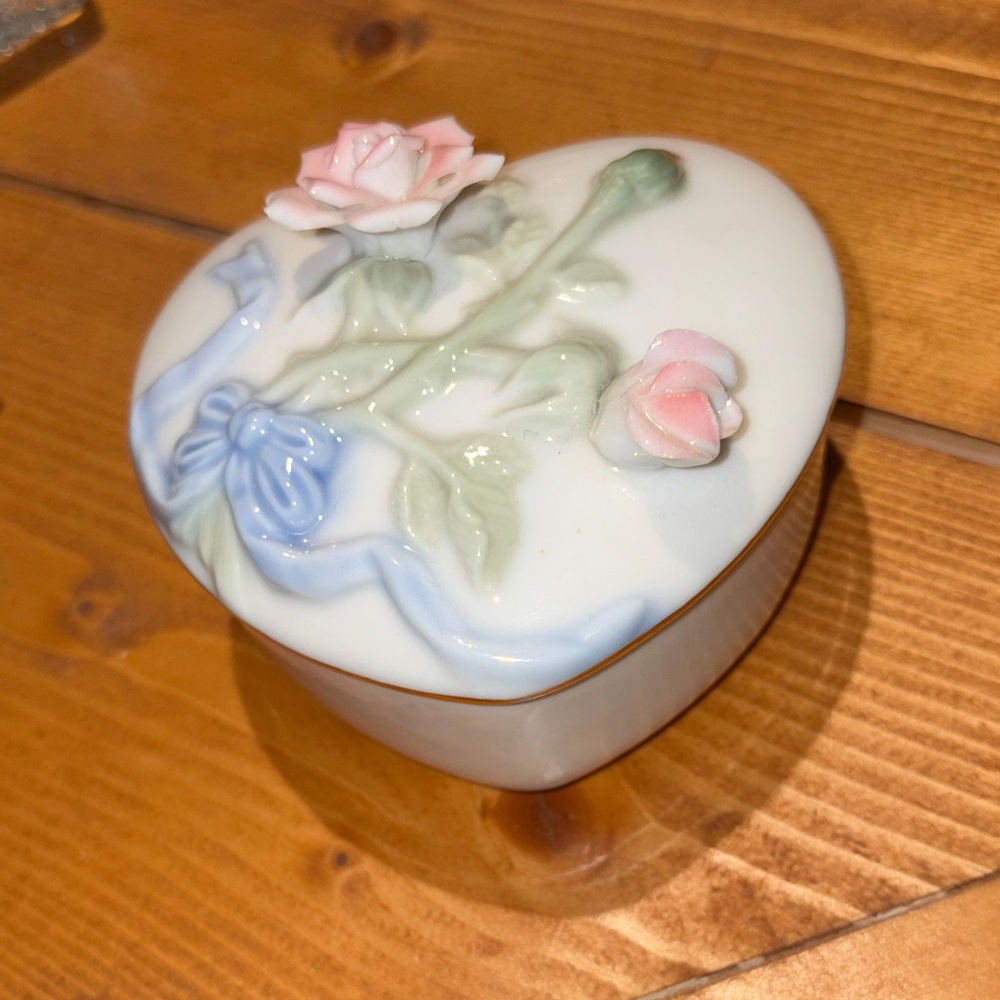 Heritage House Celebration of Love Love Story Porcelain Music Trinket Box